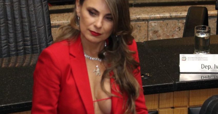 Ana Paula da Silva - Kadınların memeleri vardır