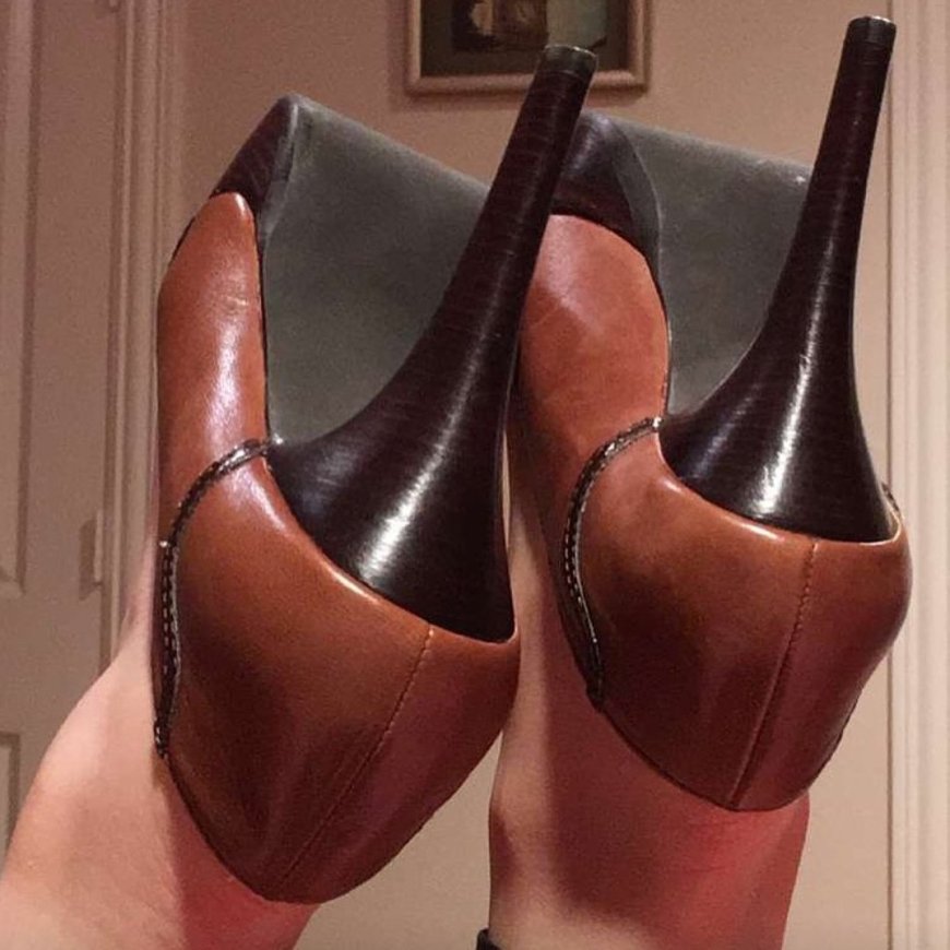 Ailesinin dini ile arkadaşlarının dini arasında işkence çekmiş