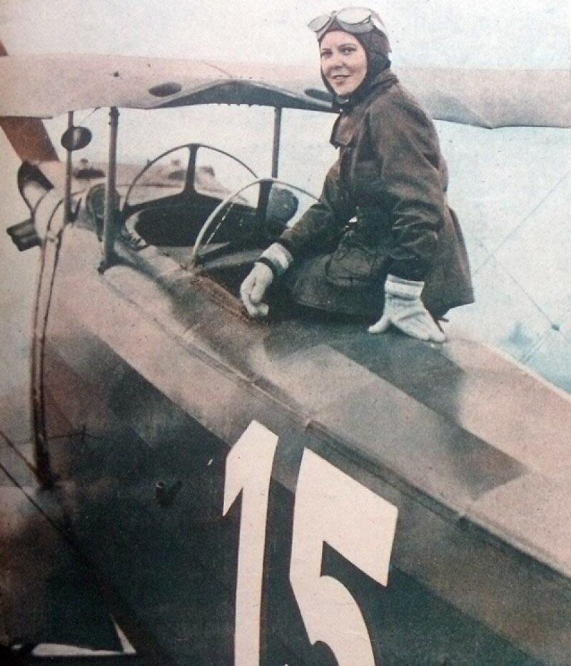 First woman / female combat pilot in the world